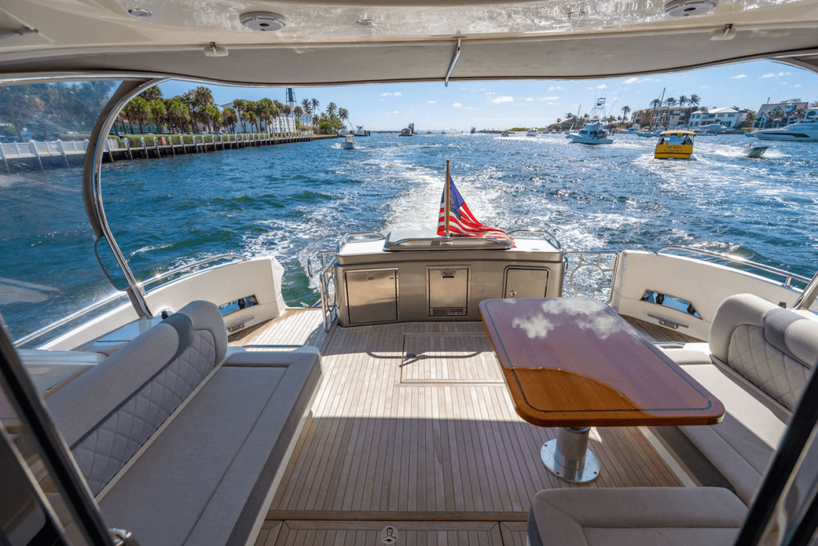 2022 Riviera 6000 Sport Yacht Platinum Edition