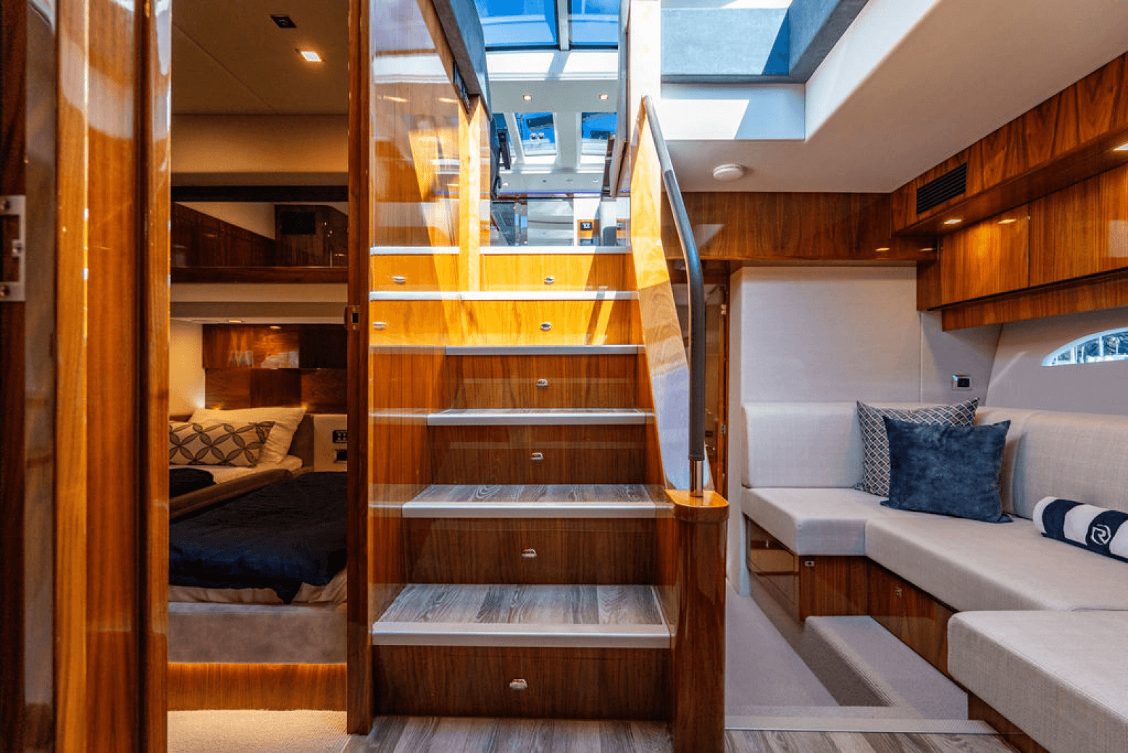 2022 Riviera 6000 Sport Yacht Platinum Edition
