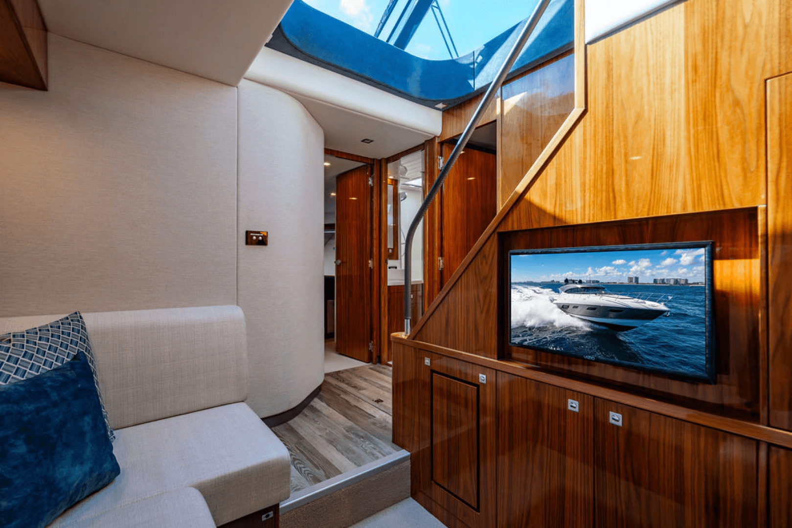 2022 Riviera 6000 Sport Yacht Platinum Edition