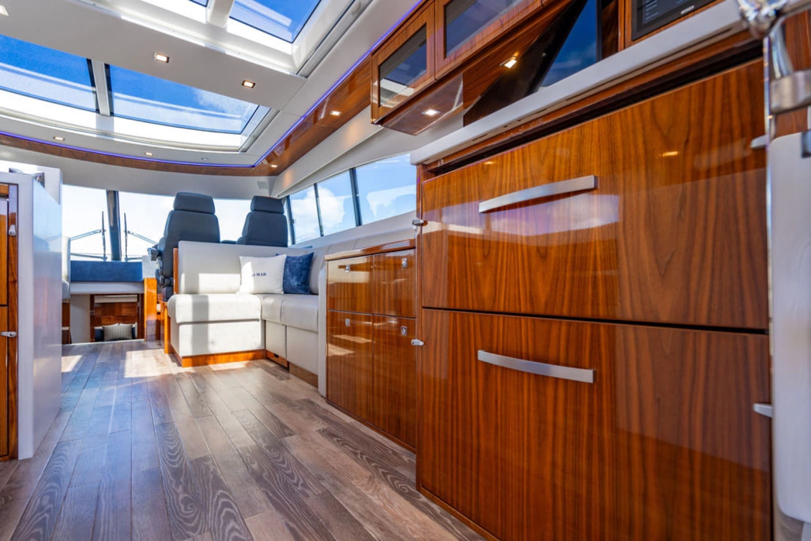 2022 Riviera 6000 Sport Yacht Platinum Edition