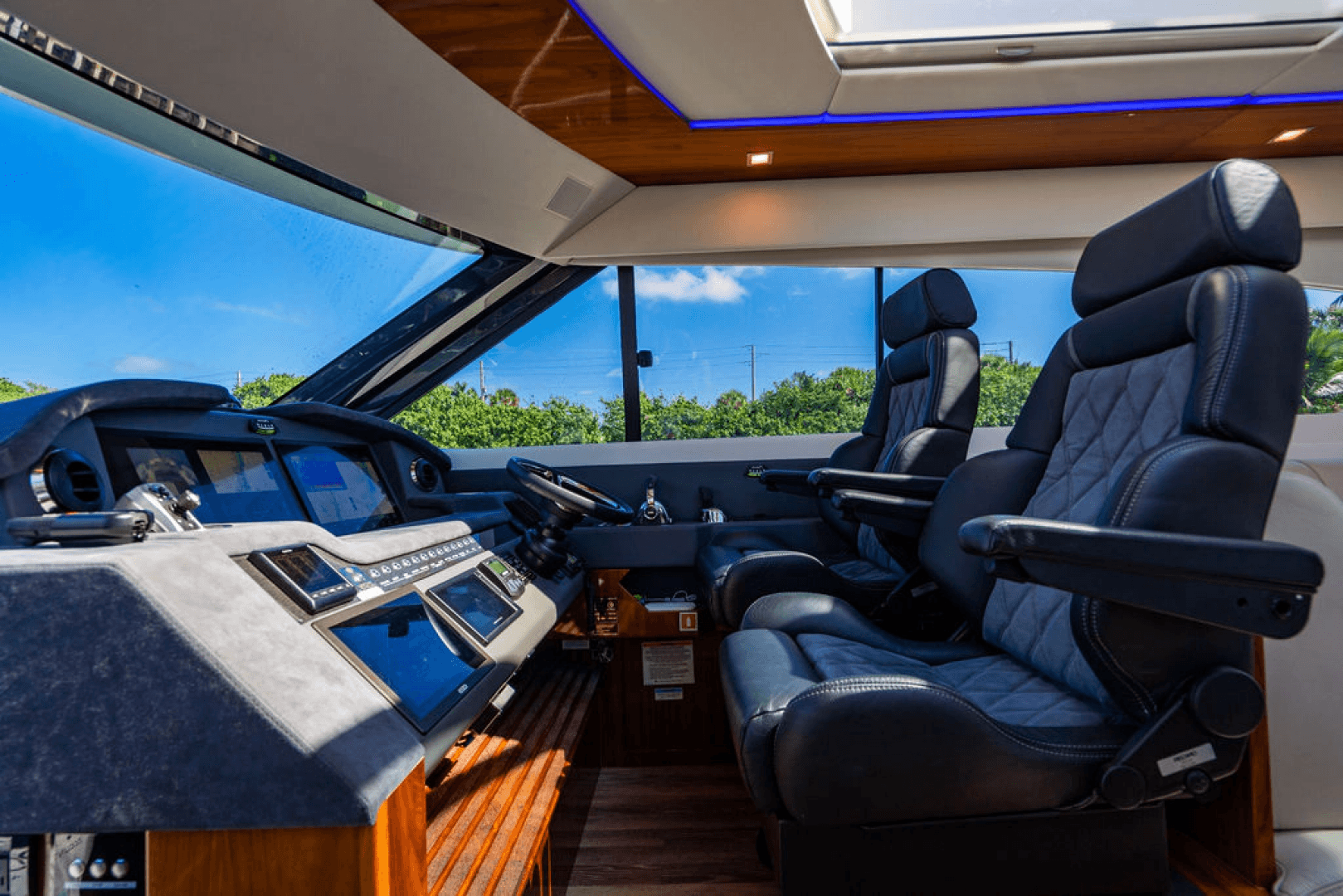 2022 Riviera 6000 Sport Yacht Platinum Edition