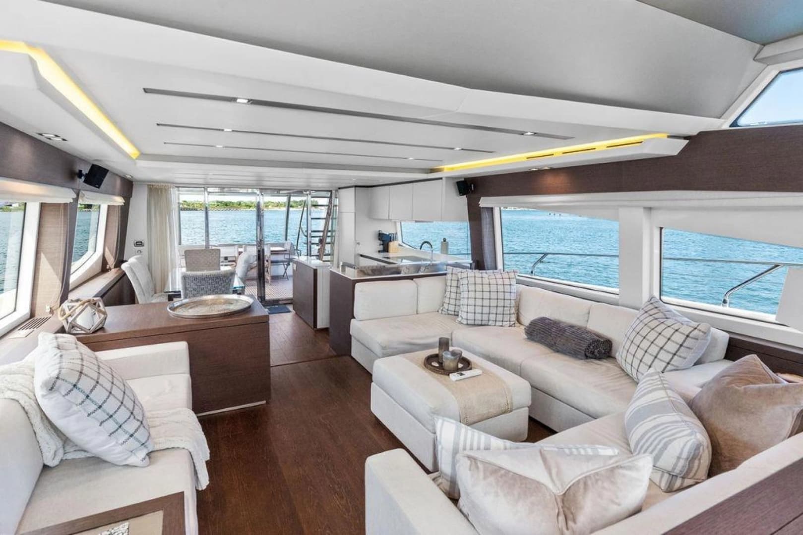 2016 Prestige 750