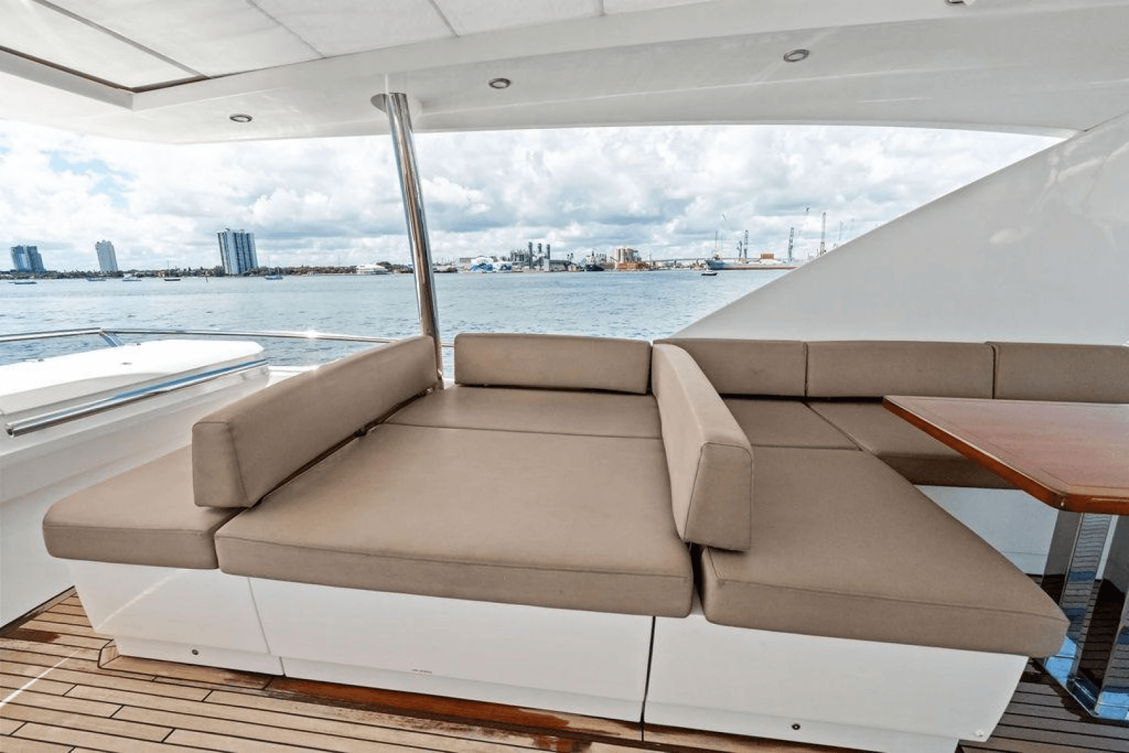 2016 Prestige 750