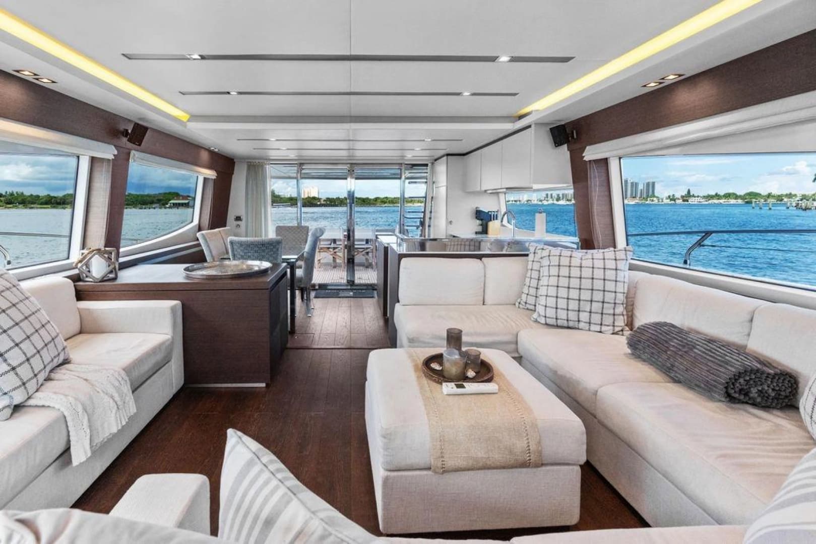 2016 Prestige 750