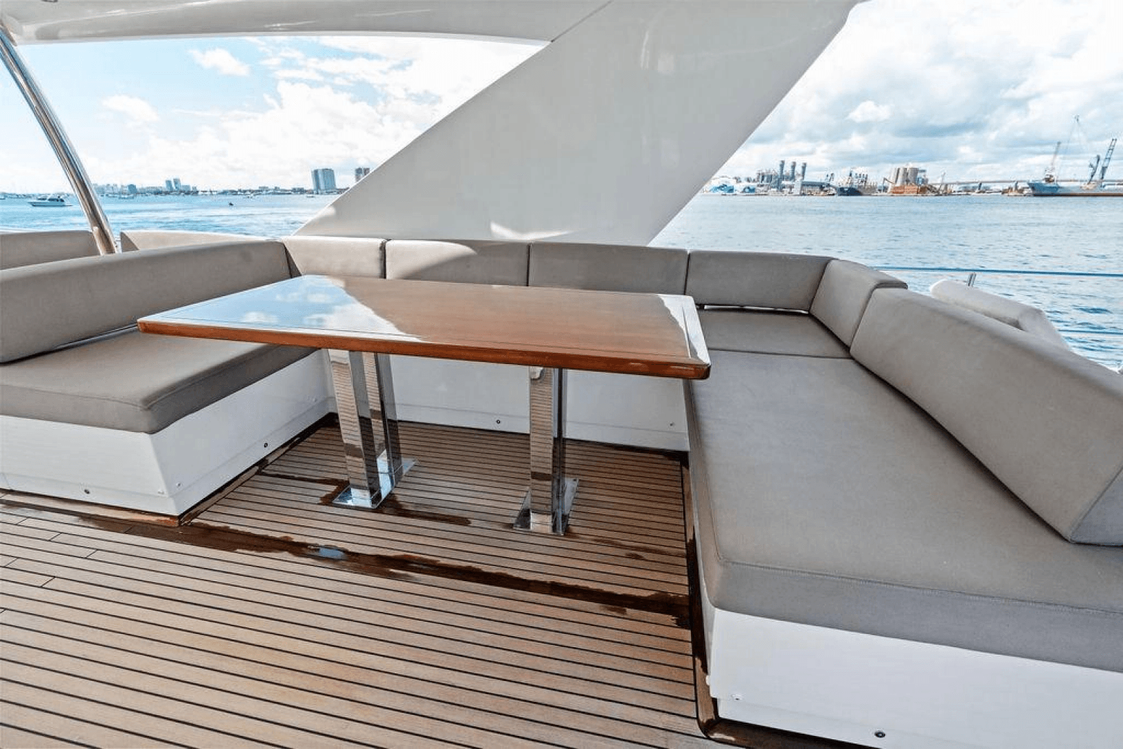 2016 Prestige 750