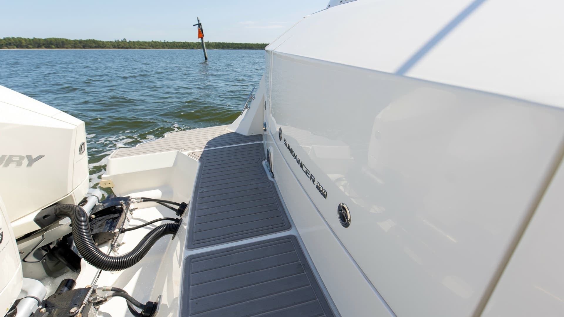 2022 32 Sea Ray 320 Sundancer OB Raya Sunshine Rear Platform