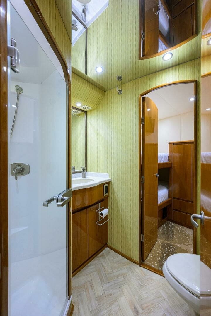 Guest Cabin Head