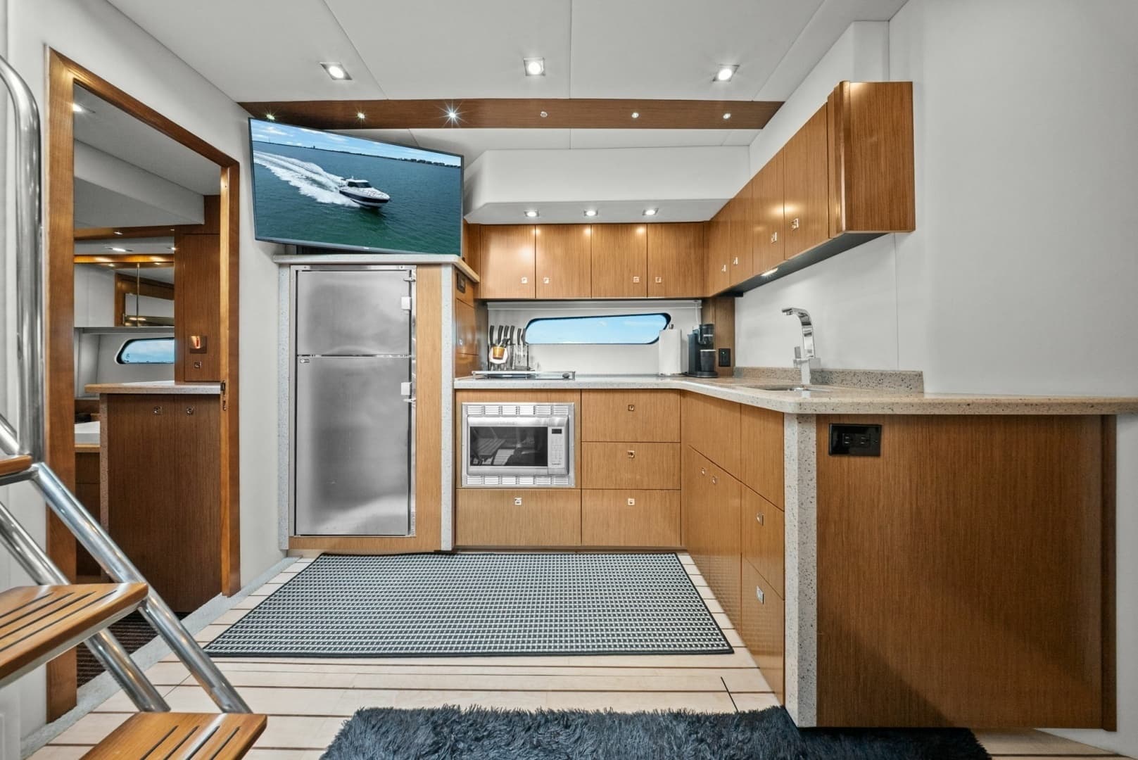 2014 Cruisers Yachts 48 Cantius