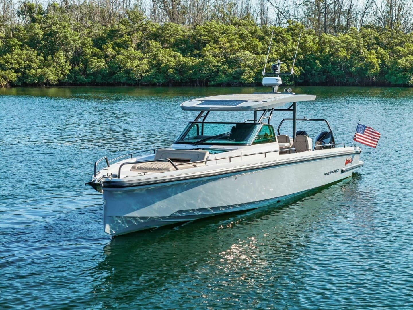 Axopar 37 - Exterior Profile