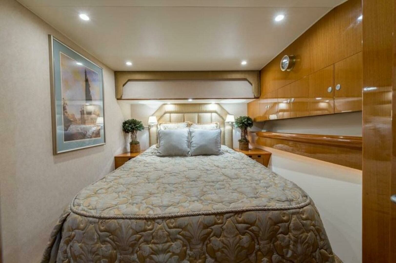 Post 53 - Ros Lyn - Master Stateroom