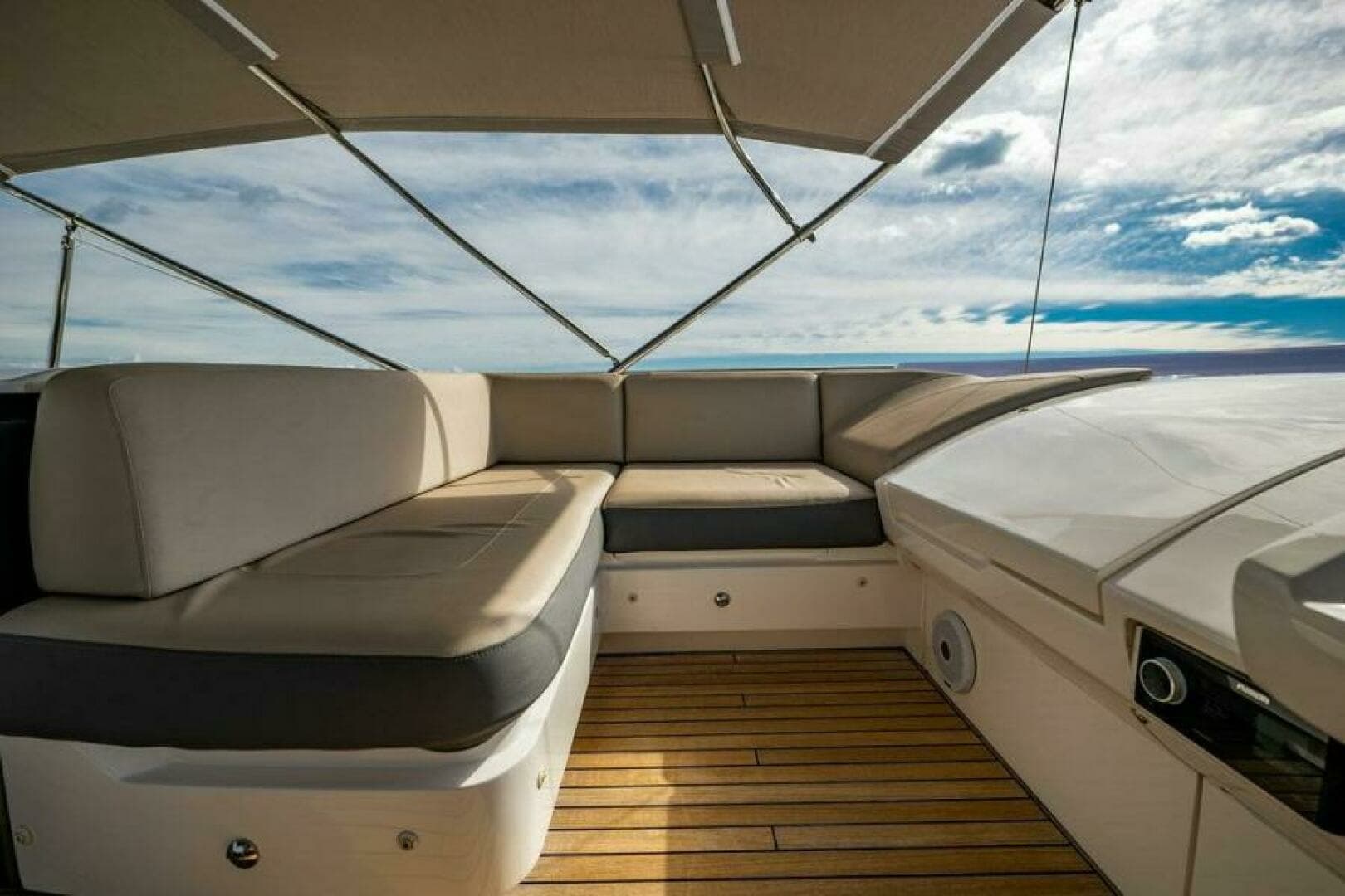 Princess 65 - Flybridge Seating