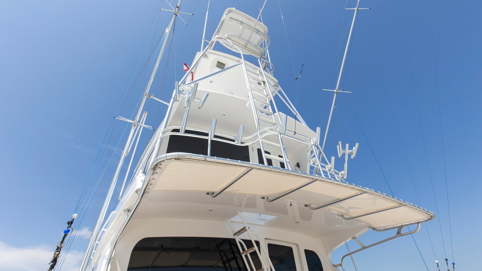 2005 61 Viking Enclosed Bridge Kelkat Rear Deck (14)