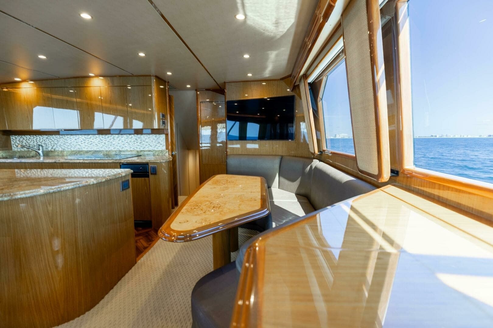 2013 Viking 76 Convertible- REEL FIRE- Dinnette