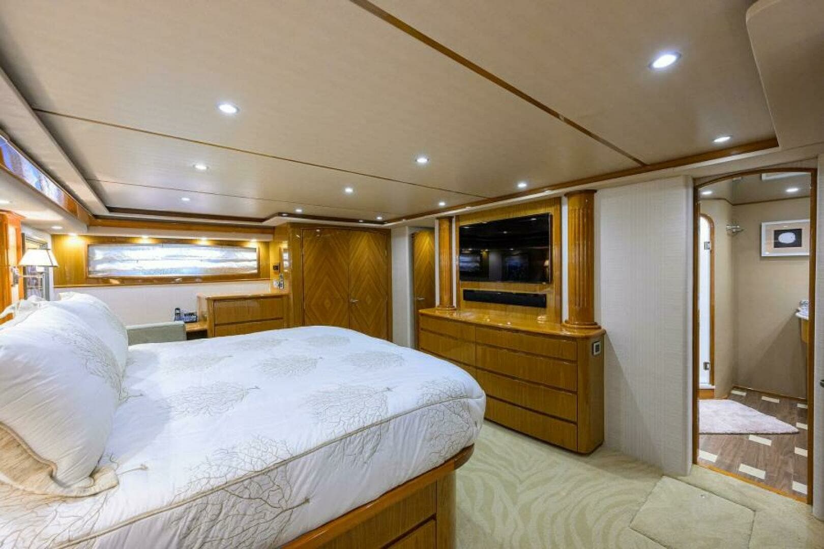Viking 82 BLU FROG - Master Stateroom