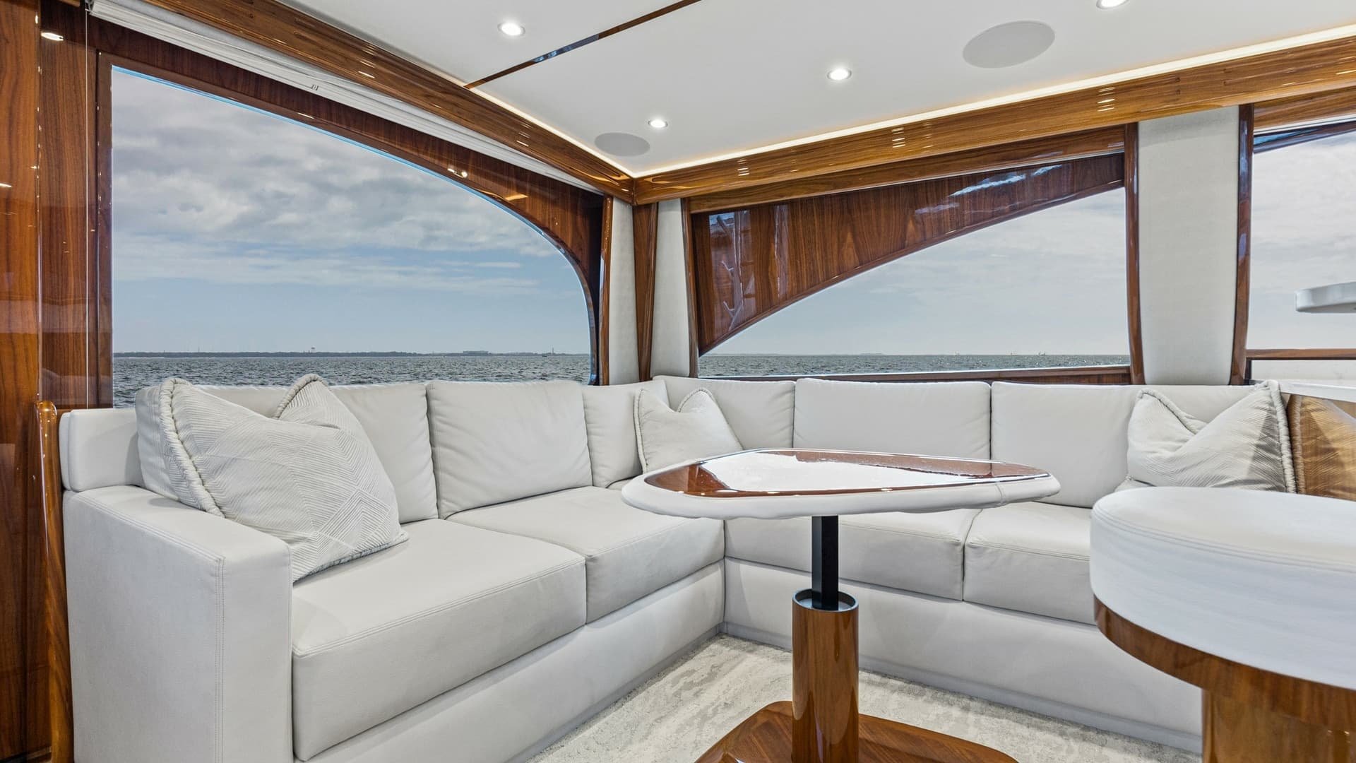 2022 Viking Convertible Cole Play Salon (1)