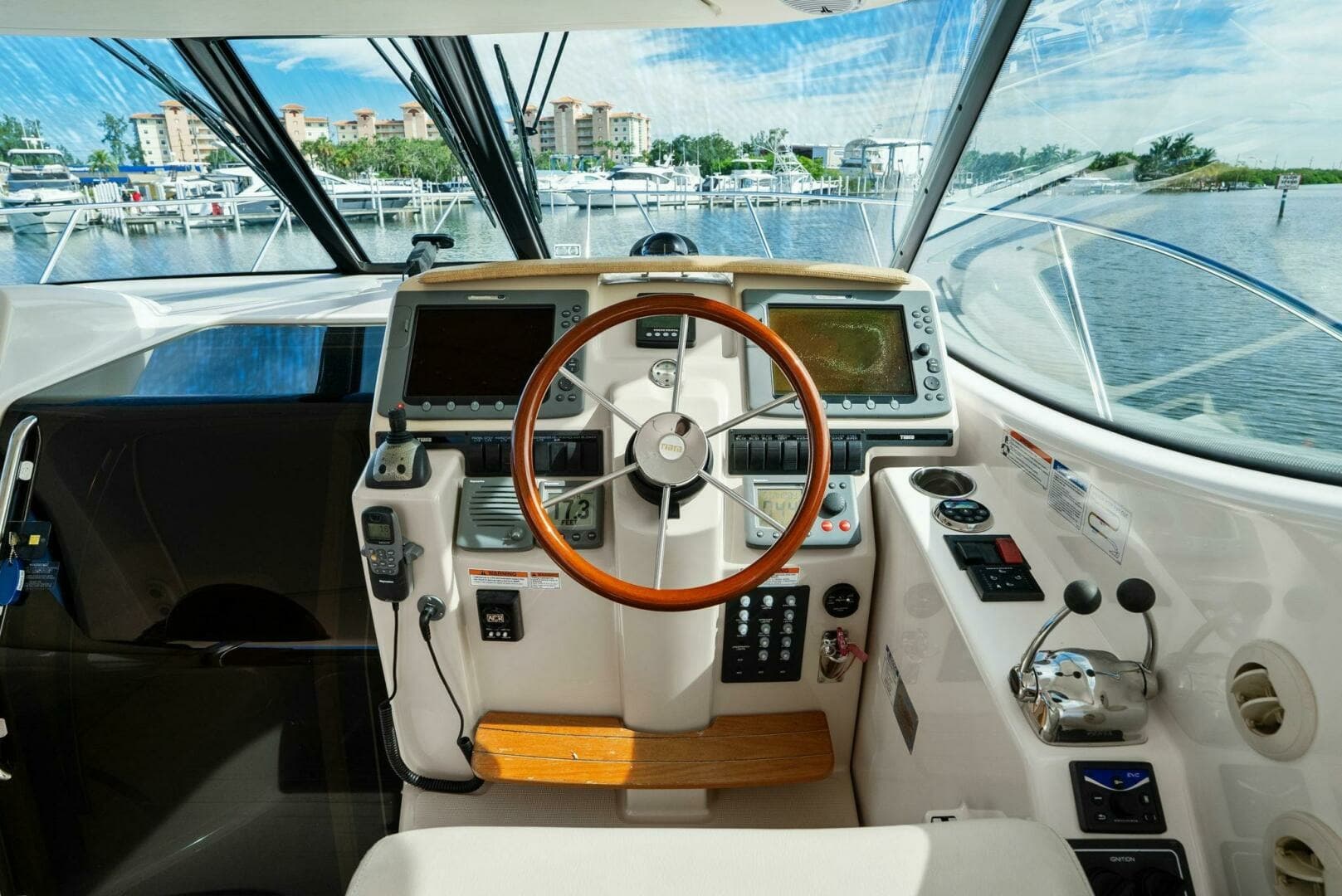 2008 Tiara Yachts 3500 Sovran "Fridge Benefit"