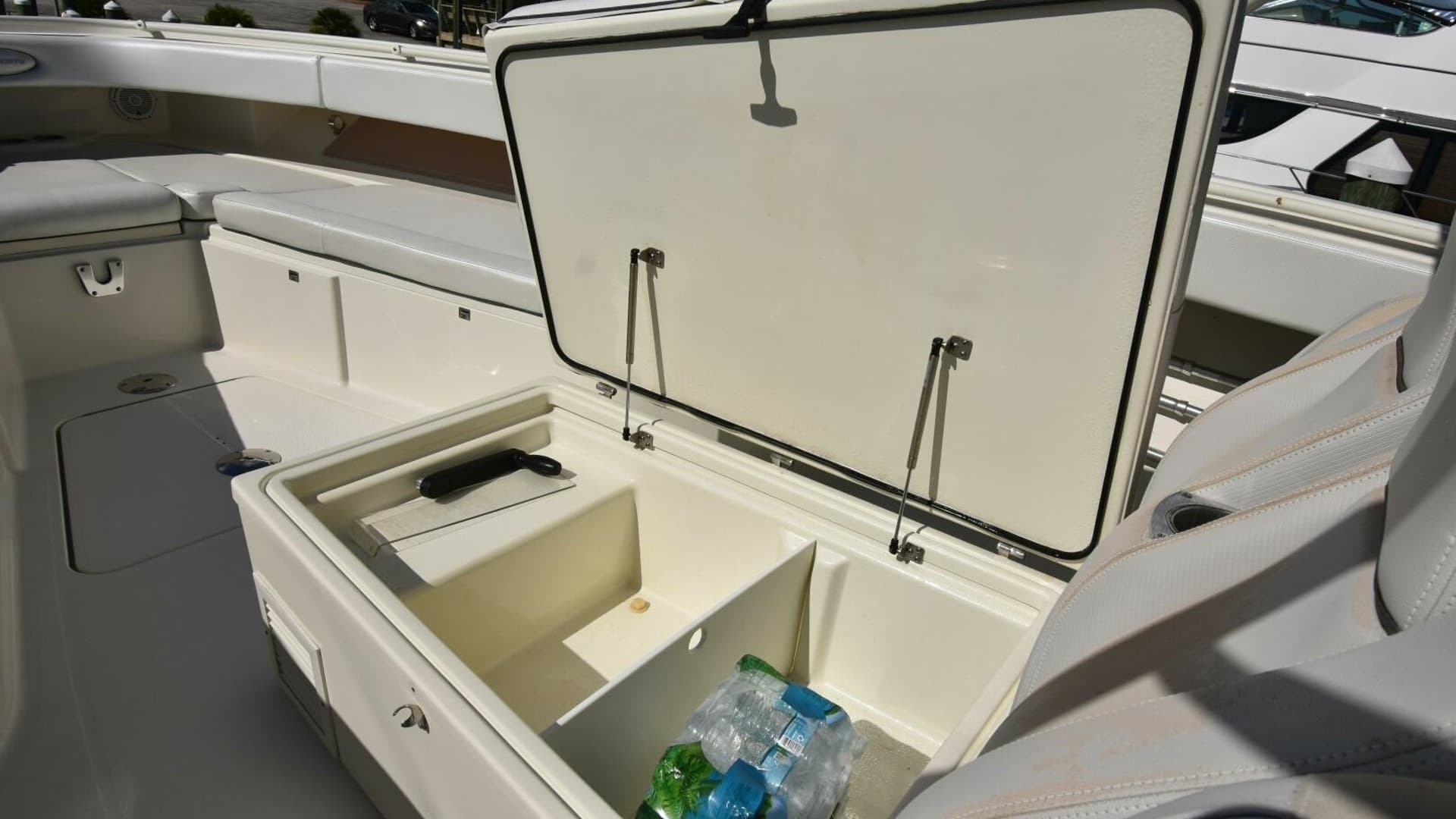 2012 42 Hydra-Sports SF - A Salt Weapon - Forward Storage