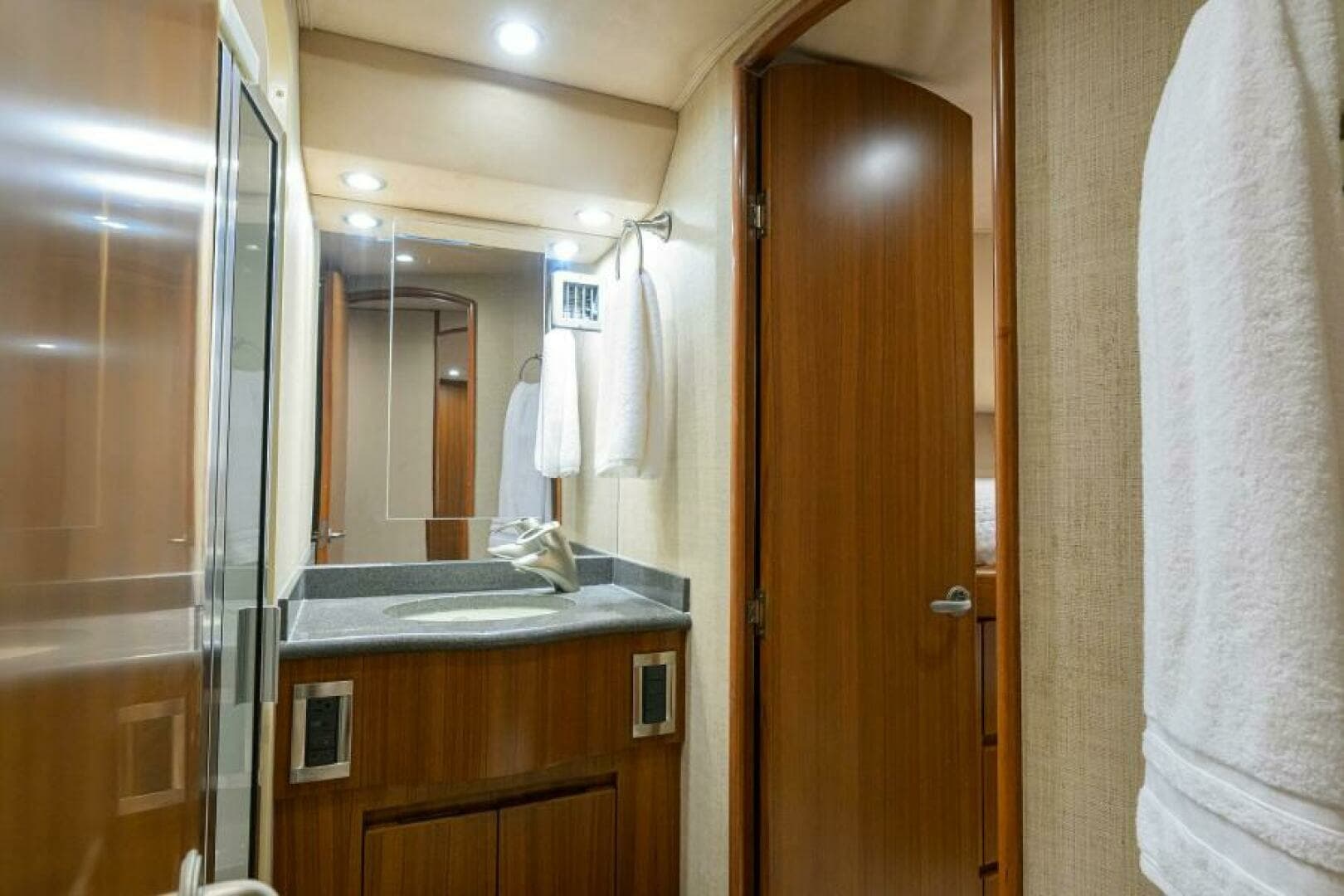 2008 Viking 60 Convertible