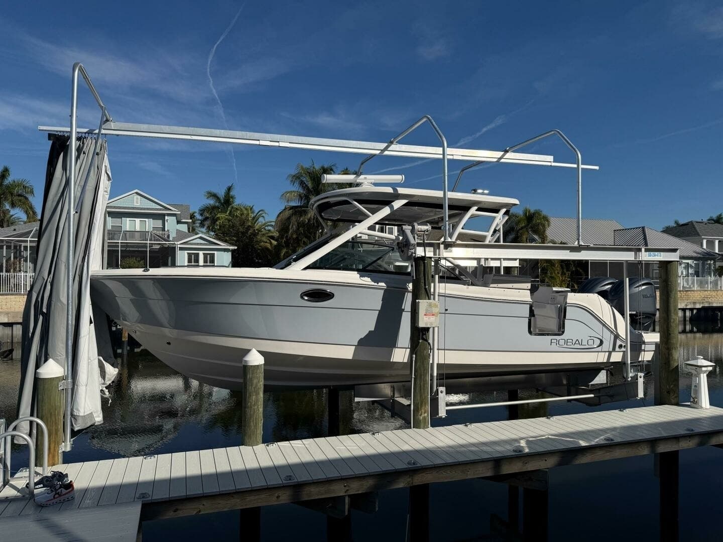 2021 Robalo R317