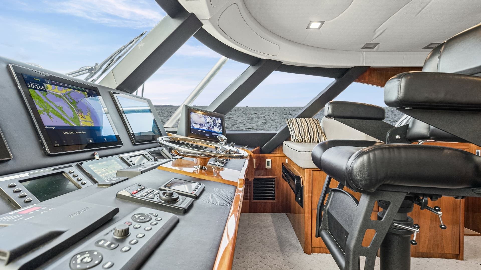 2017 72 Viking Enclosed Bridge Share-E Bridge (1)