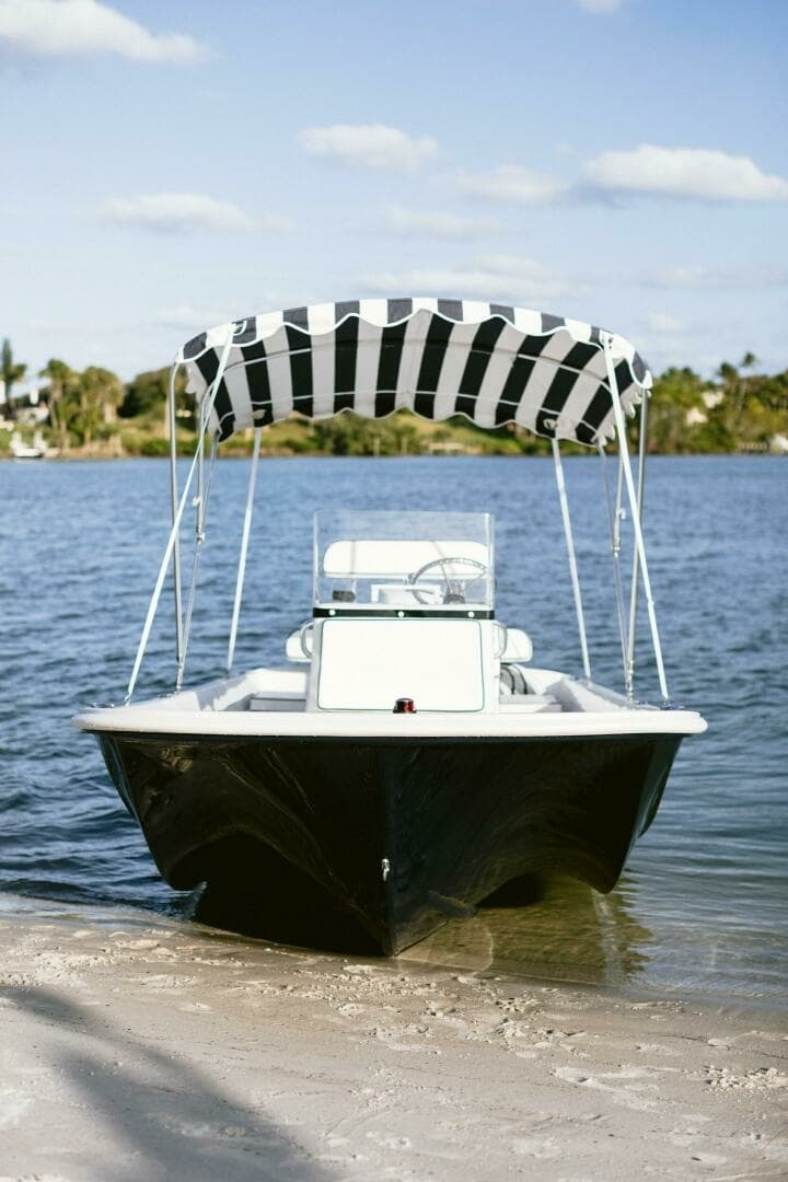 Palm Yachts 17 - Bow Profile