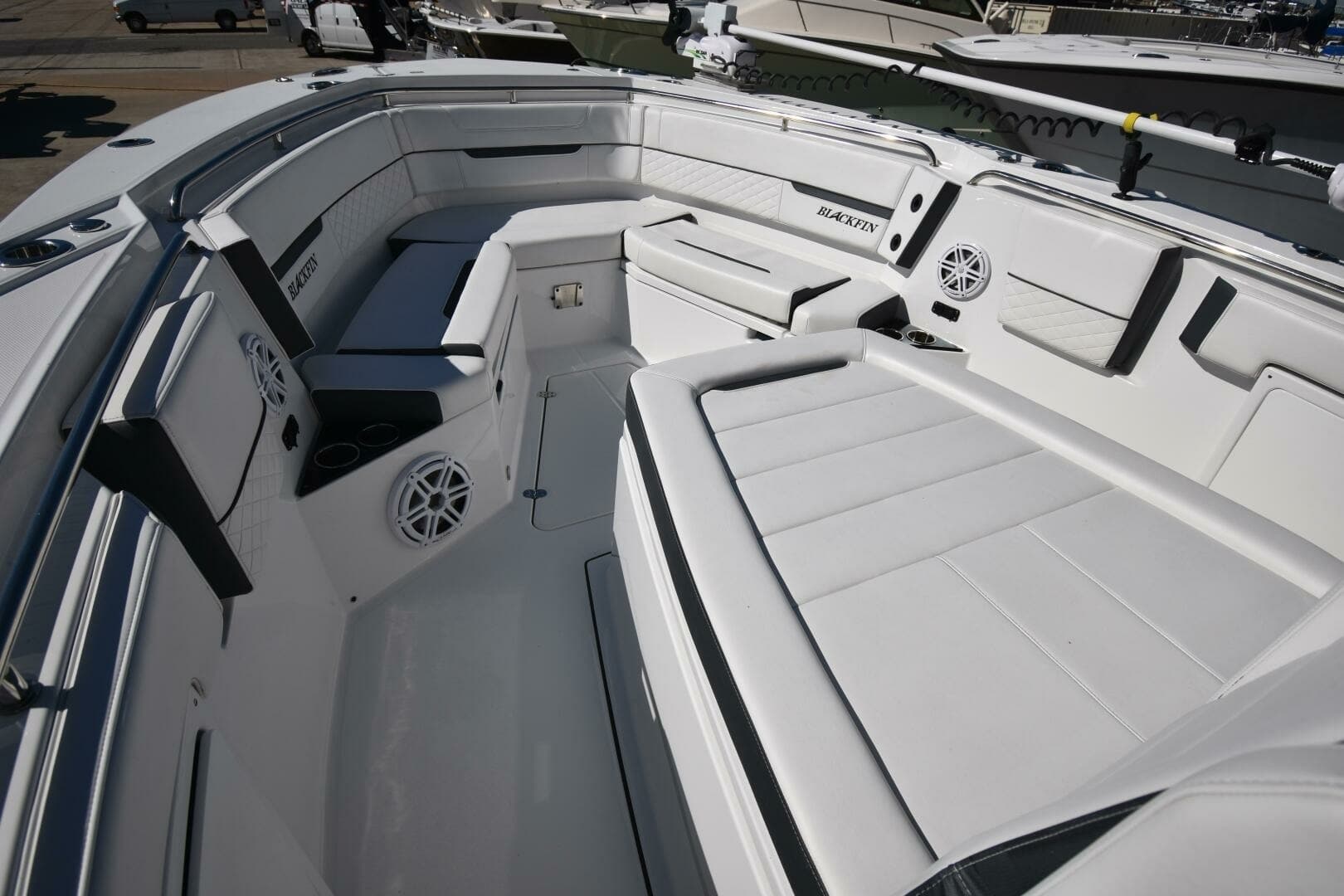 2021 Blackfin 332 