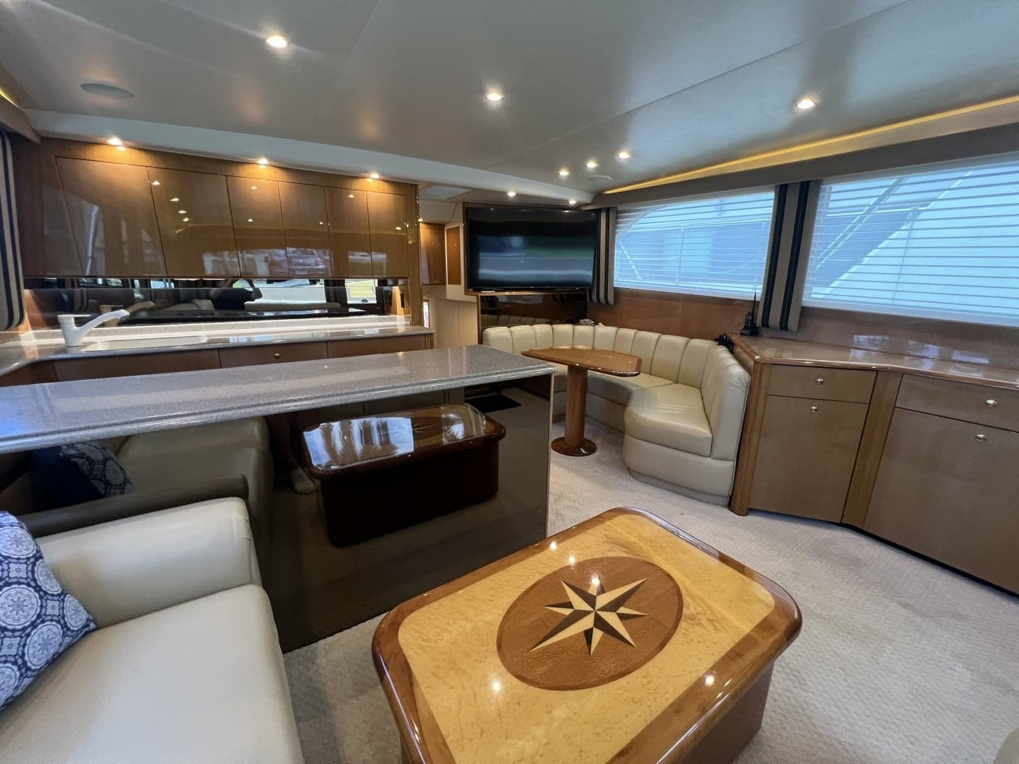 Viking 52 LET IT RAIN - Salon/Galley
