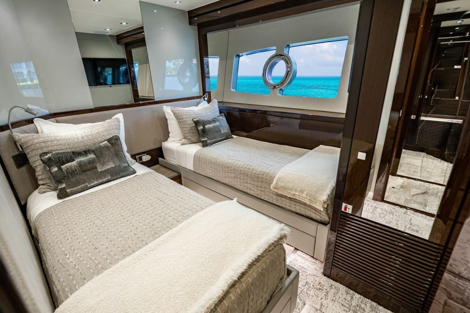 2019 Sunseeker 95 Motor Yacht