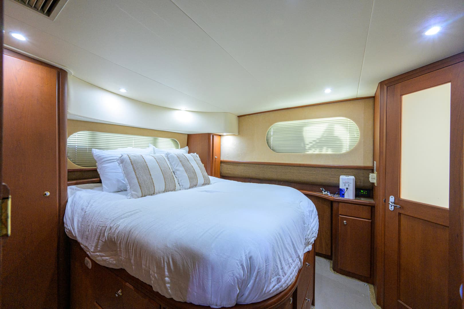 2005 Silverton 39 Motor Yacht