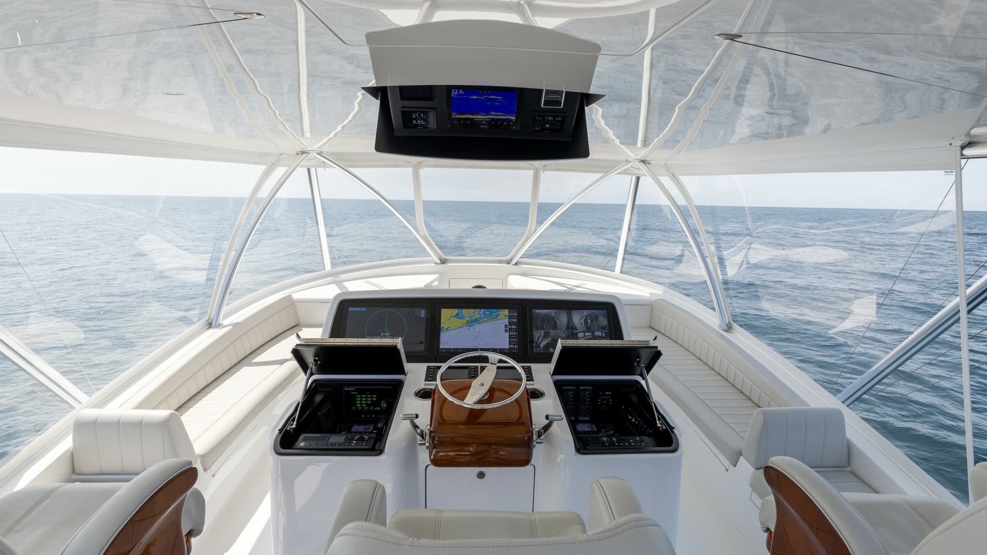 Flybridge Helm with Panoramic View