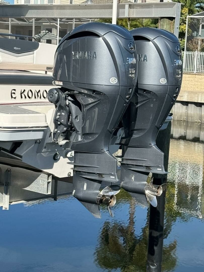 2021 Robalo R317