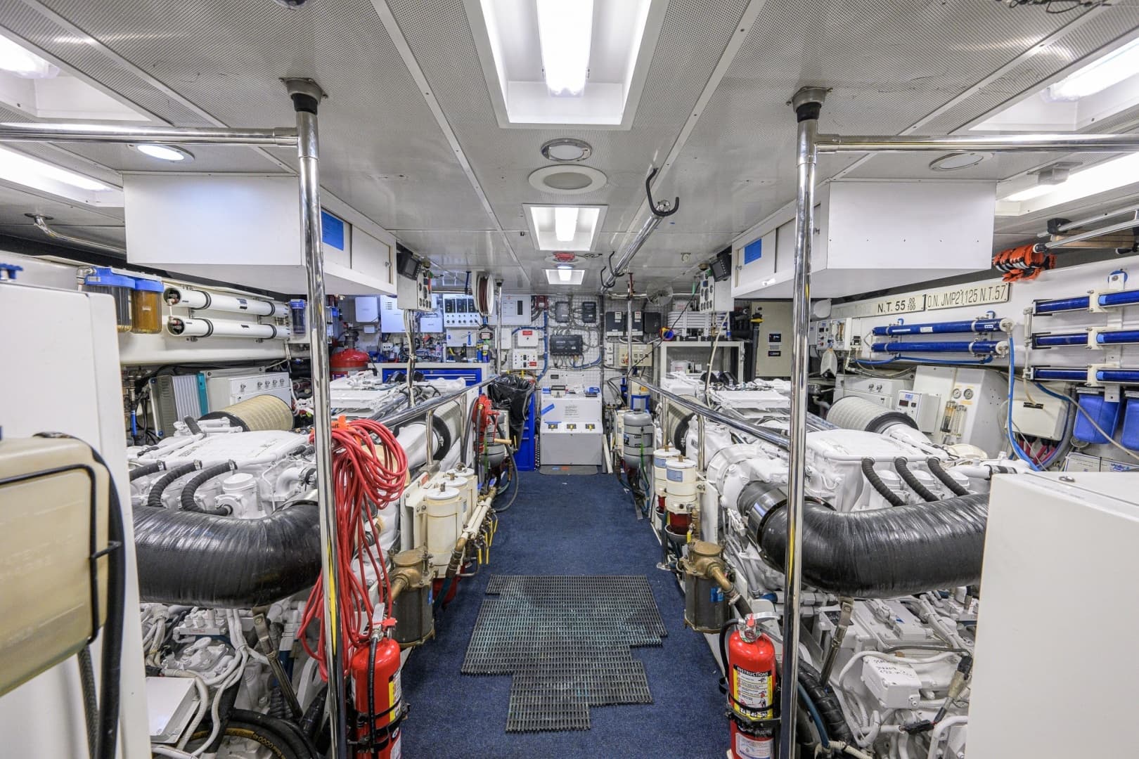 Hatteras 100 MAGIC - Engine Room
