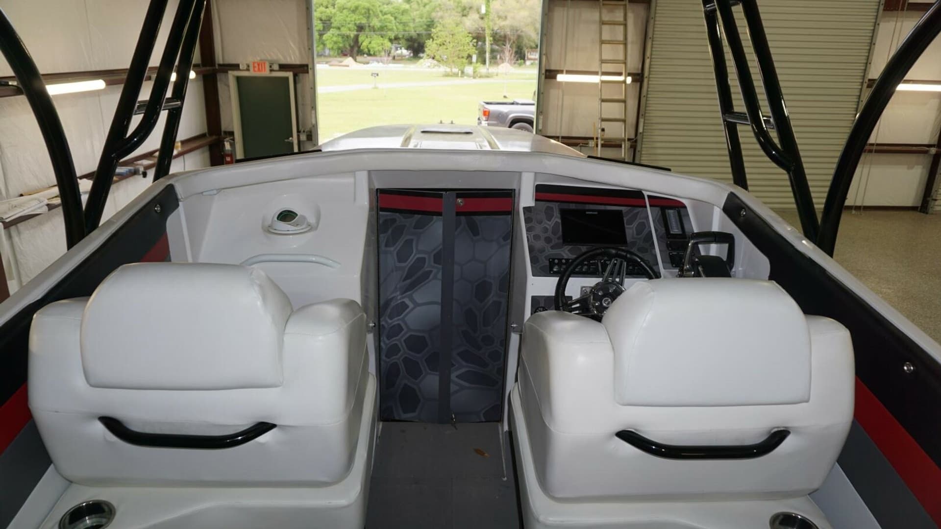 1998 32 Active Thunder 32 CC Ms. Rita Helm Seating (6)