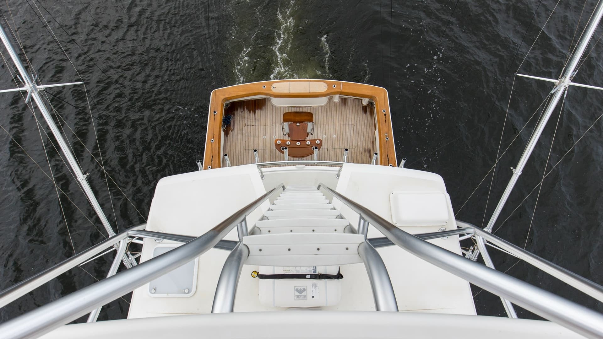 2007 74 Viking Enclosed Bridge Never Settle Tower (8)