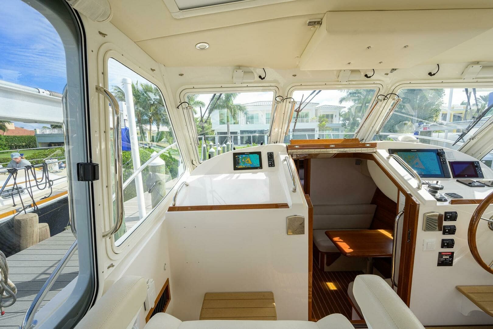 MJM 43 Scout - Exterior HelmMJM 43 Scout - Exterior Helm