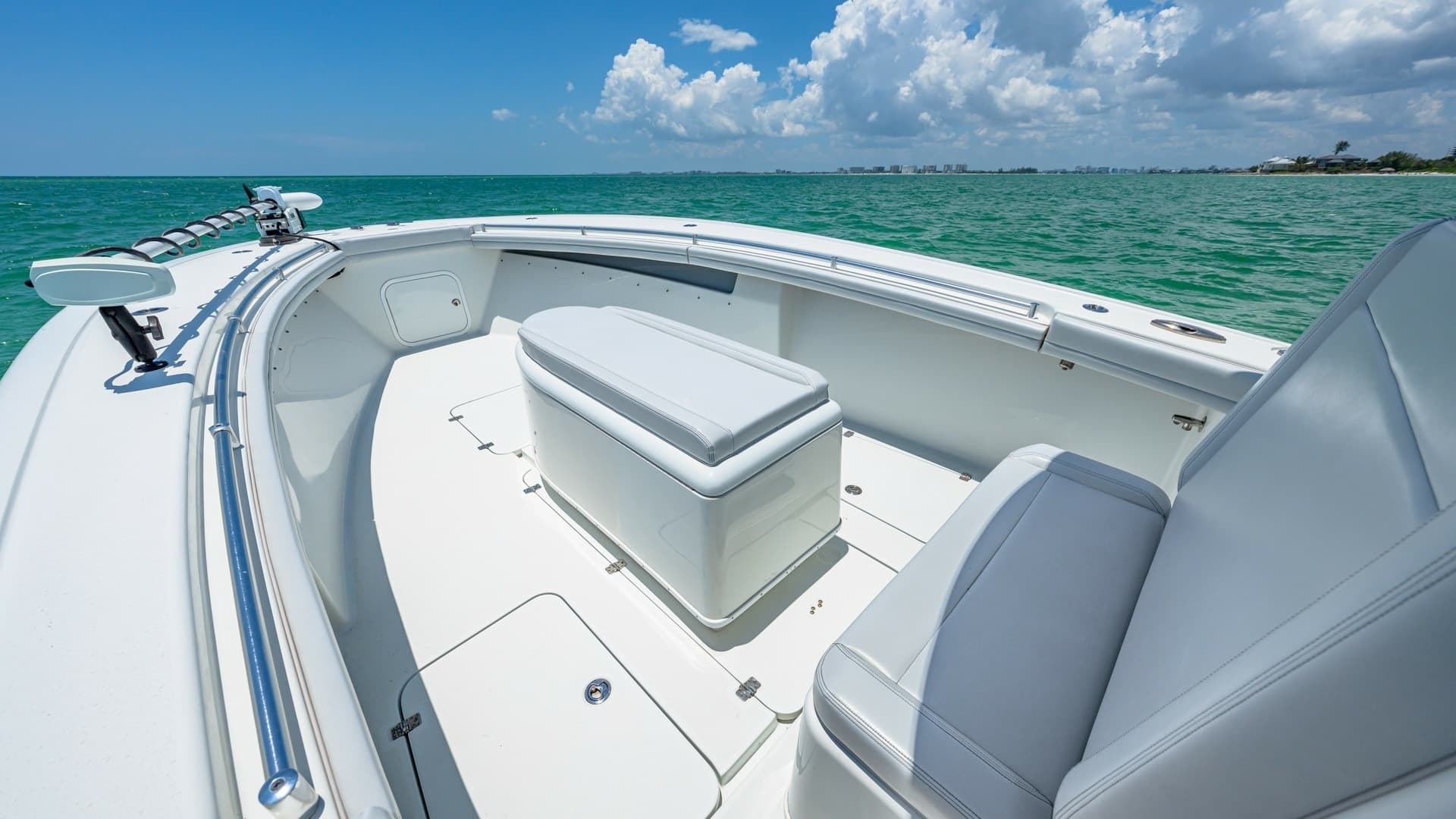 Spacious Bow Seating Area
