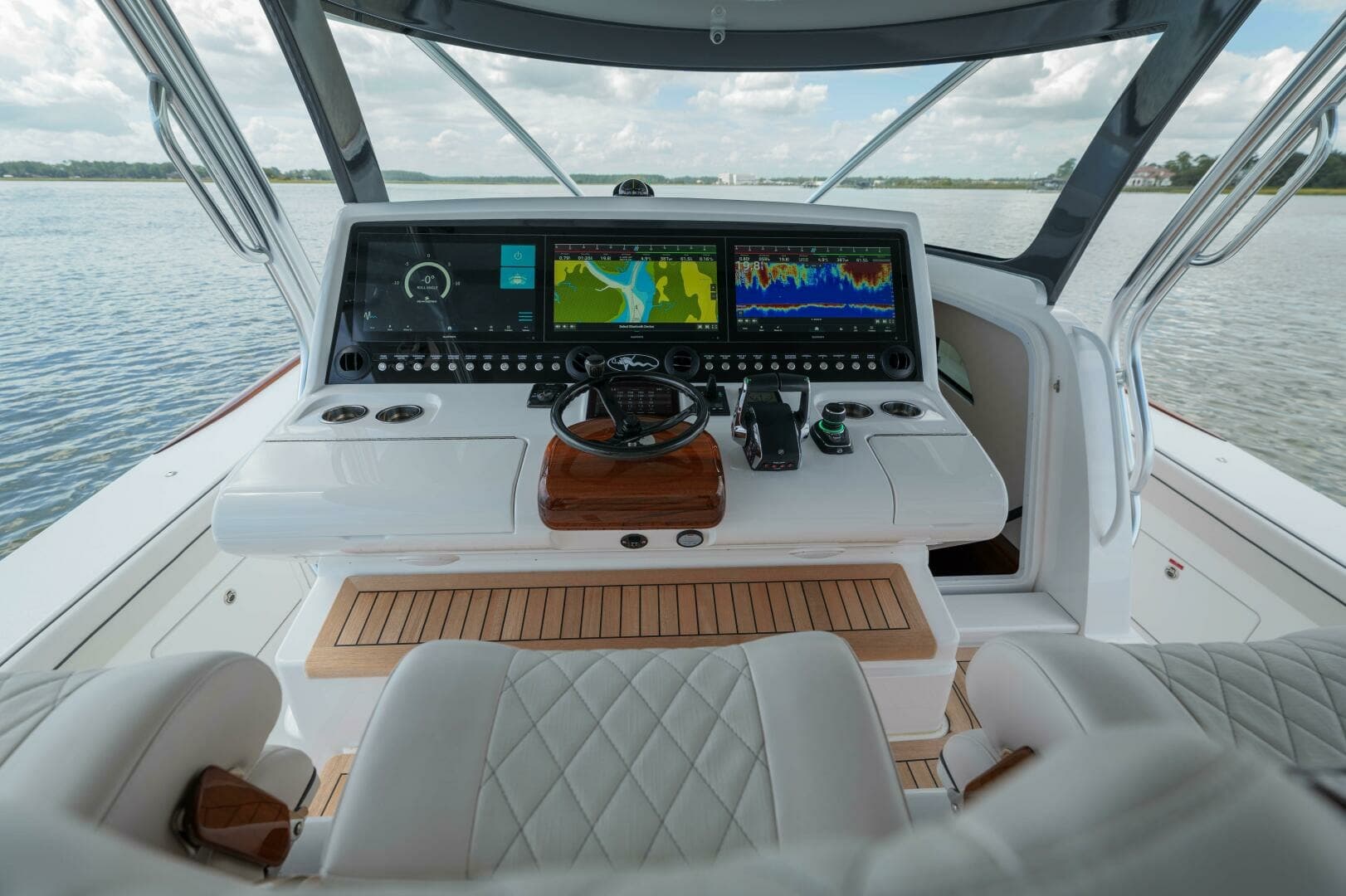 Valhalla 55 - Lucky 24 IV - Helm Station Electronics