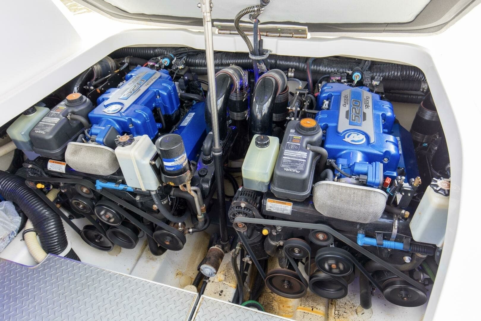 2017 37 Formula 370 SS Bluebird Engine (3)