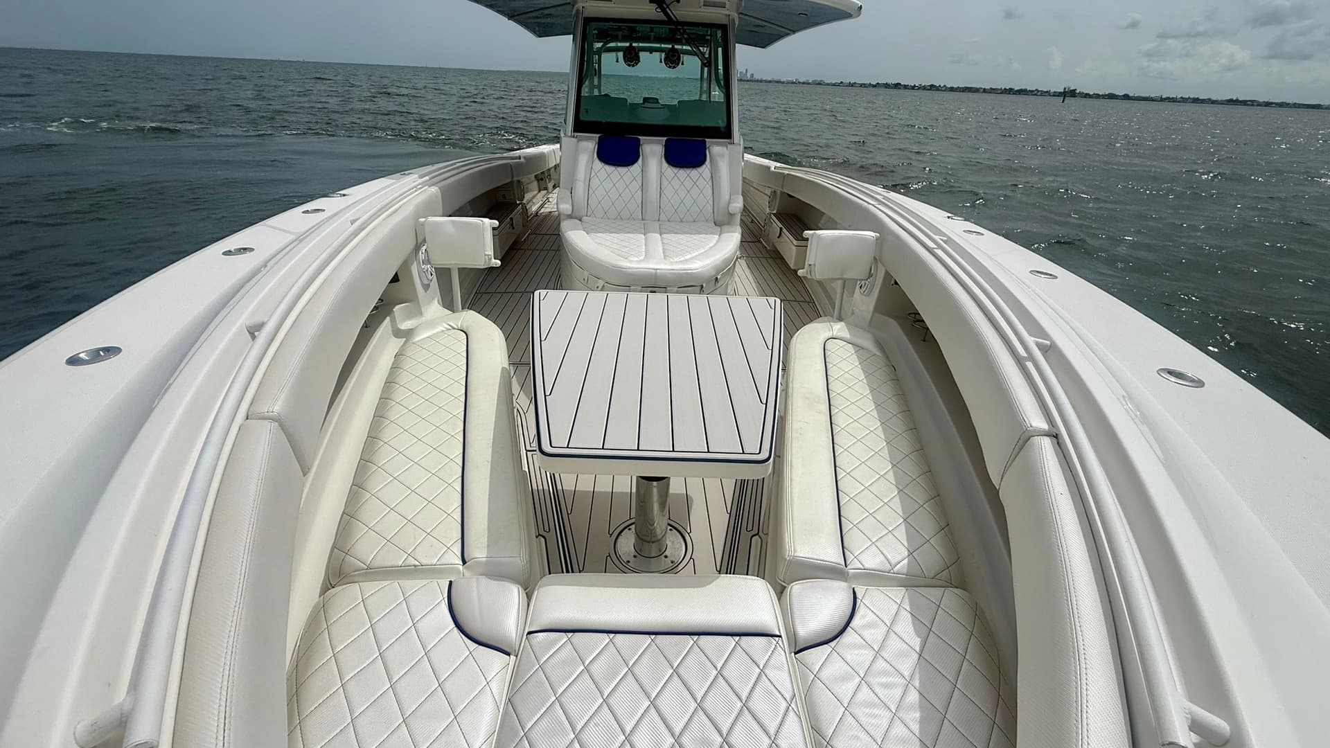 Spacious Bow Seating Area