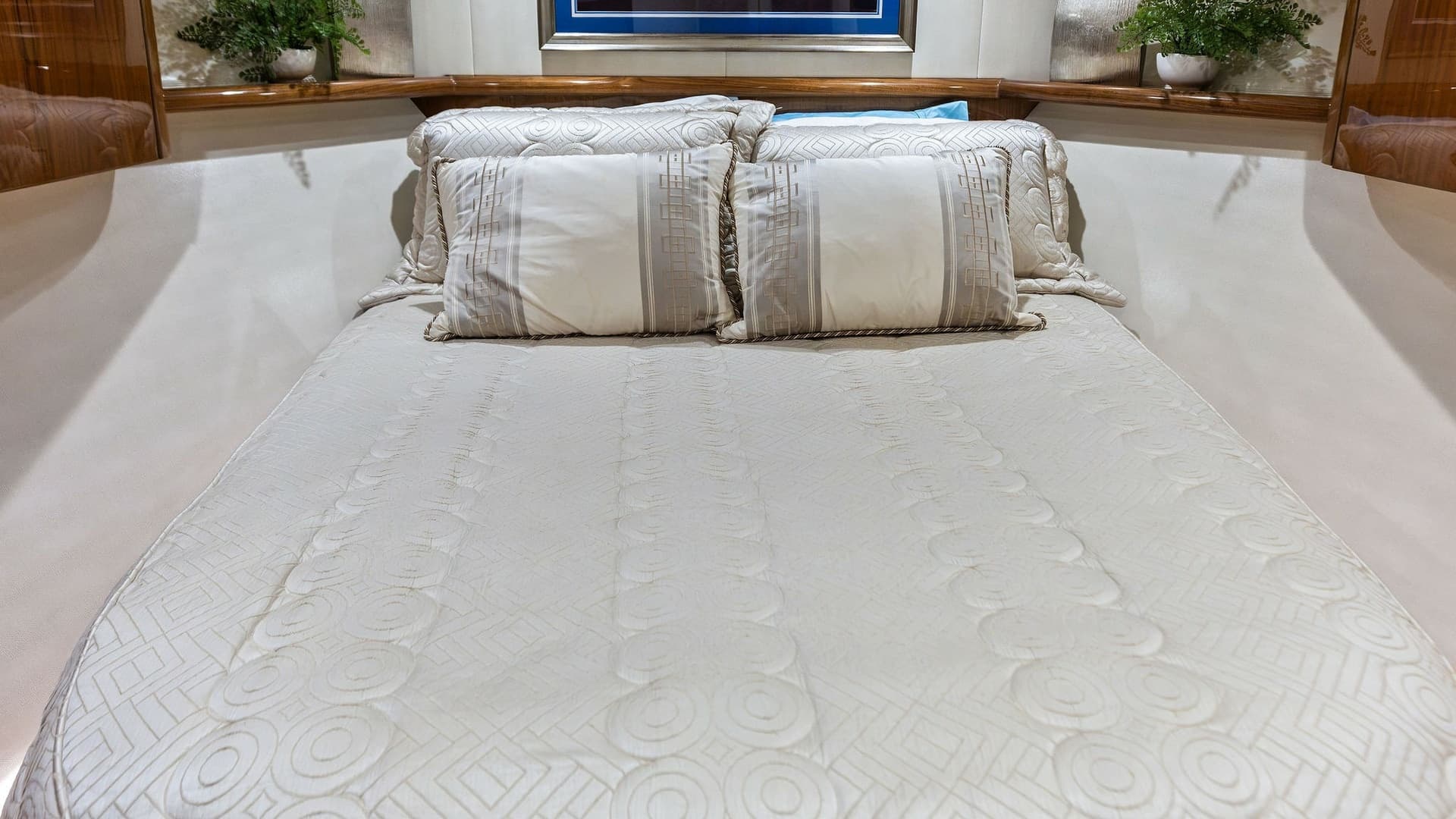 Luxurious Forward Stateroom