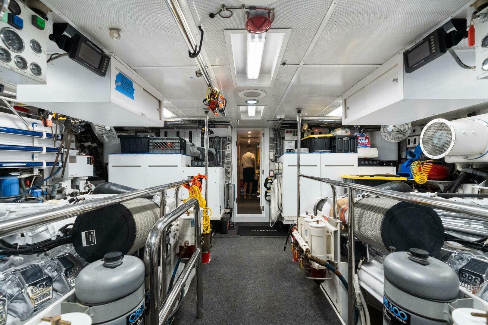 Hatteras 100 MAGIC - Engine Room