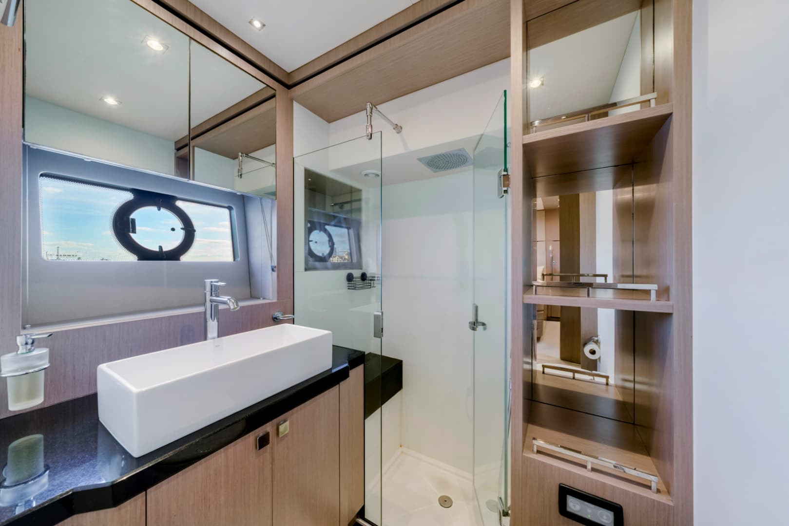 2018 Sunseeker Predator 68