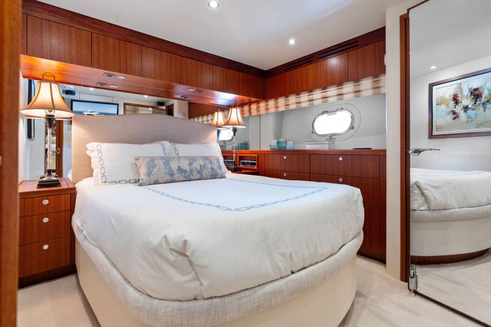 2013 Hatteras 80 Motor Yacht