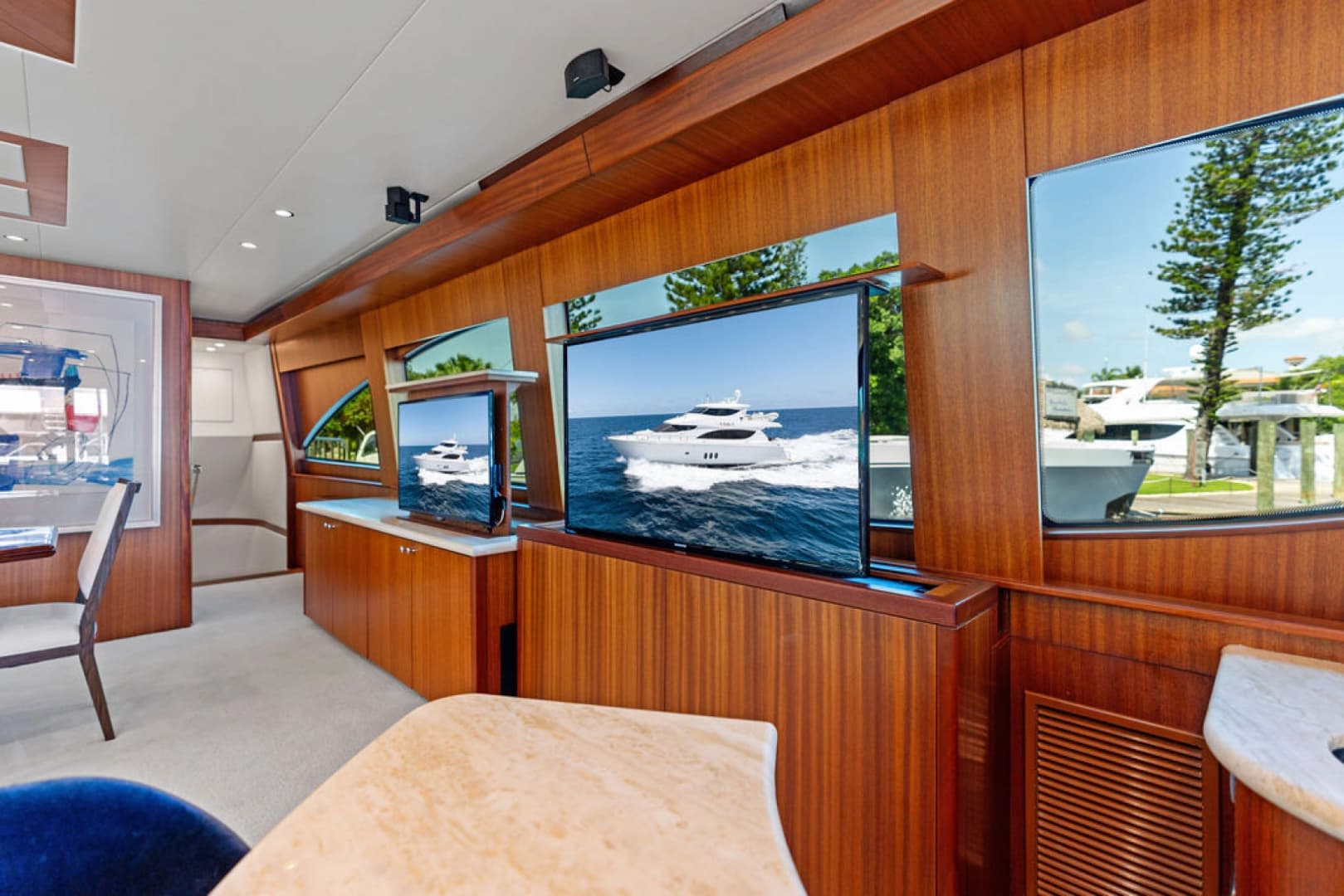 2013 Hatteras 80 Motor Yacht