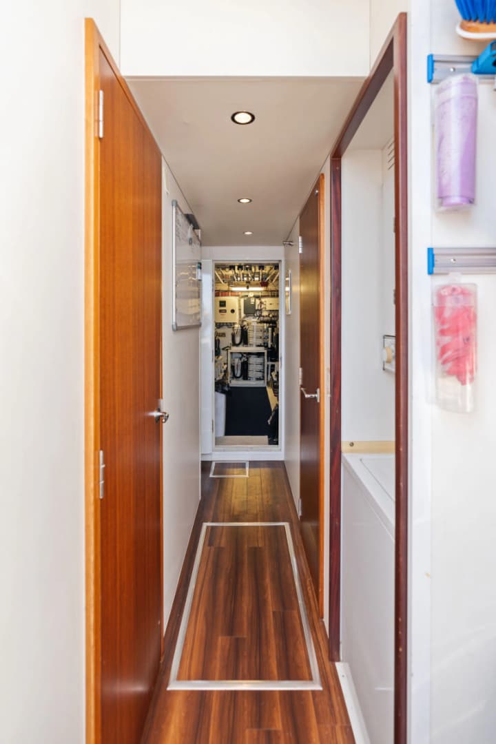 2013 Hatteras 80 Motor Yacht