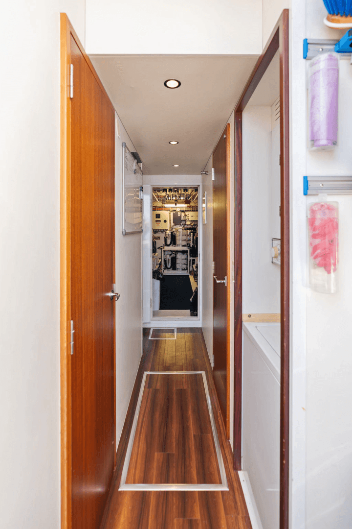 2013 Hatteras 80 Motor Yacht