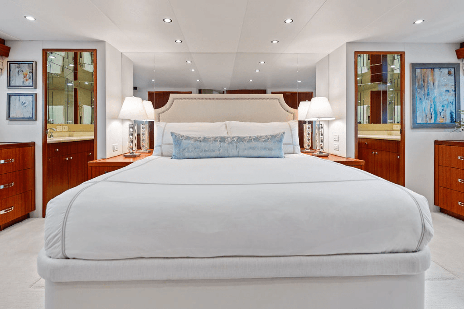 2013 Hatteras 80 Motor Yacht