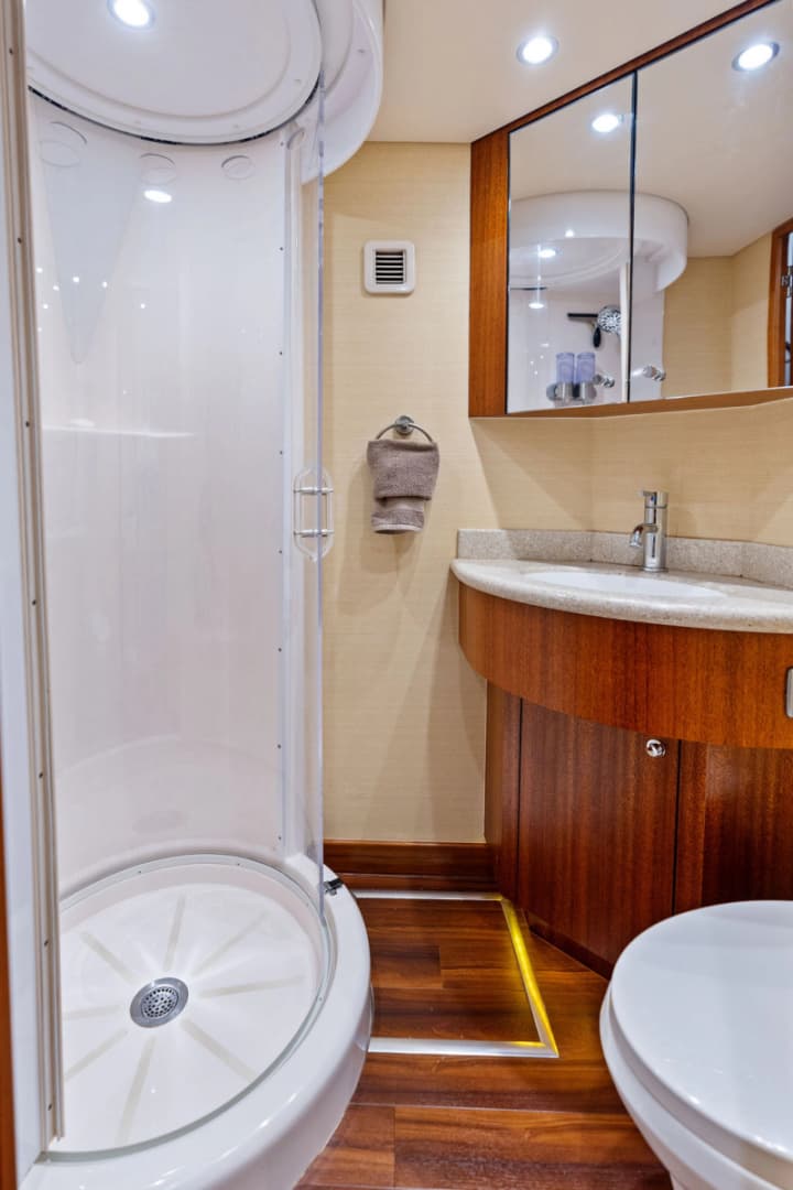 2013 Hatteras 80 Motor Yacht