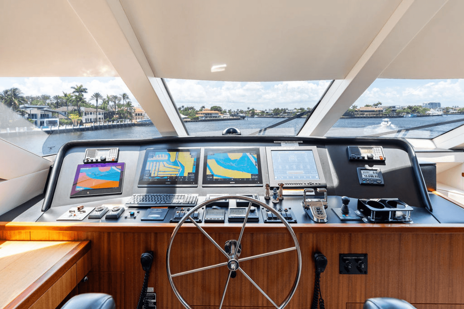 2013 Hatteras 80 Motor Yacht