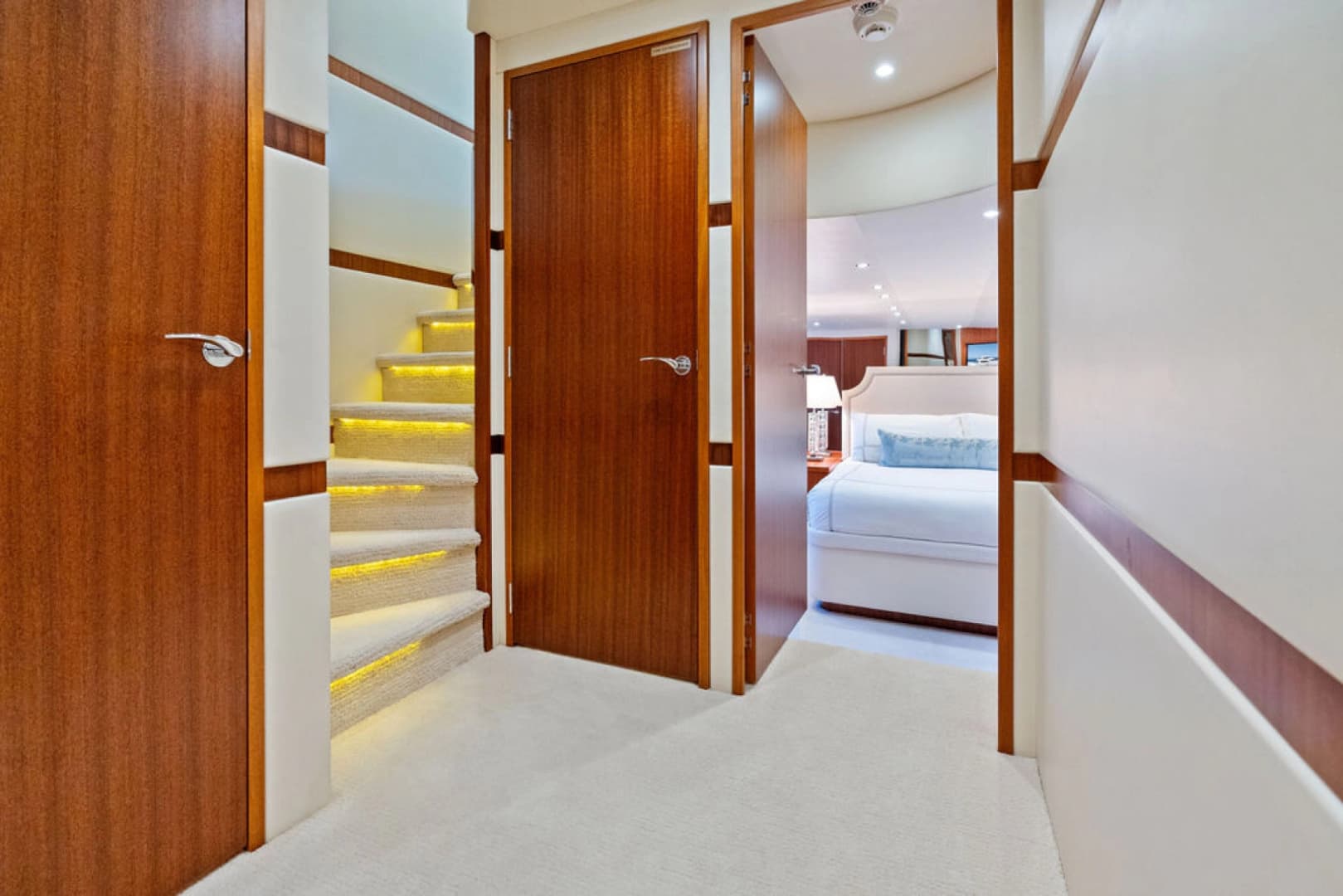 2013 Hatteras 80 Motor Yacht